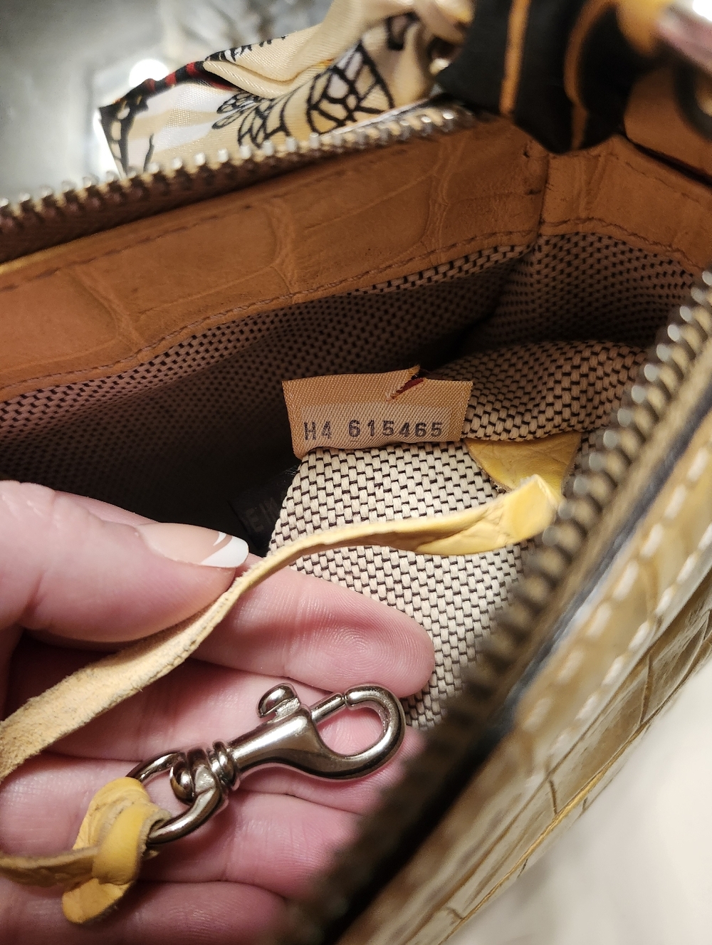 Dooney & Bourke Y2K Yellow Dandelion Leather Croc Embossed Baguette Shoulder Bag - Picture 5 of 8